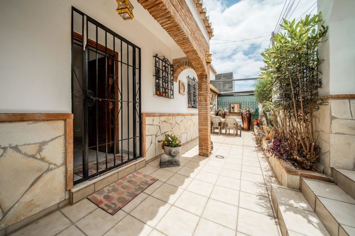 Image No.11-9 Bed Villa for sale