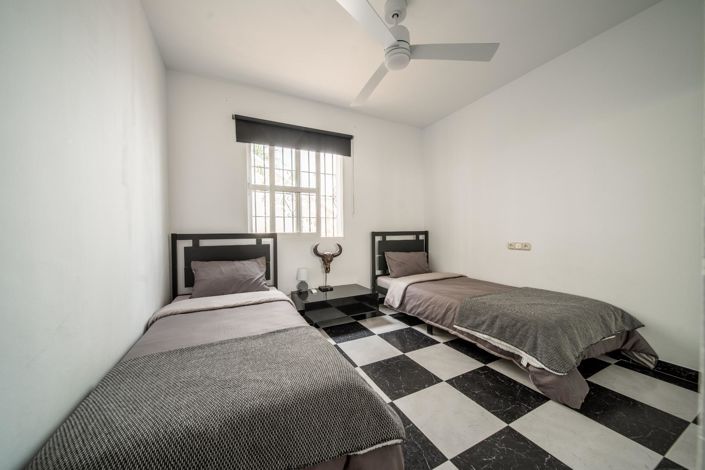 Image No.20-9 Bed Villa for sale