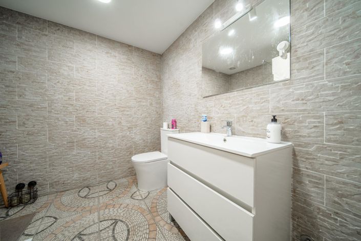 Image No.29-9 Bed Villa for sale