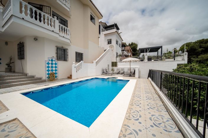 Image No.3-9 Bed Villa for sale