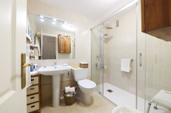 Image No.19-3 Bed Flat for sale