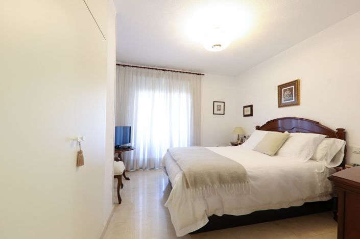 Image No.20-3 Bed Flat for sale