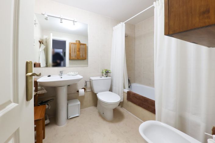 Image No.21-3 Bed Flat for sale