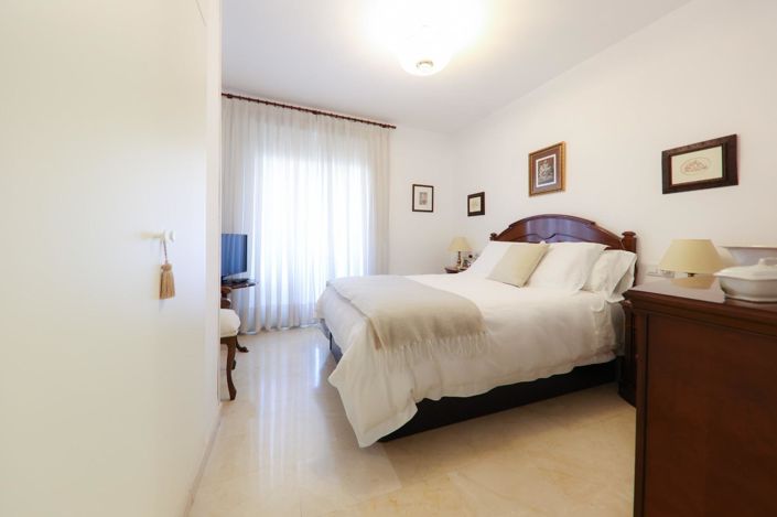 Image No.23-3 Bed Flat for sale