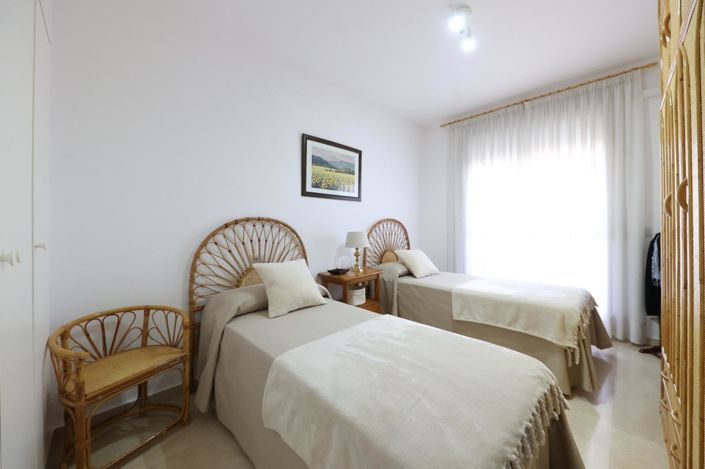 Image No.24-3 Bed Flat for sale