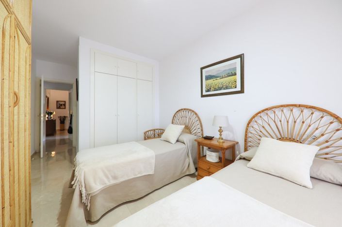 Image No.25-3 Bed Flat for sale