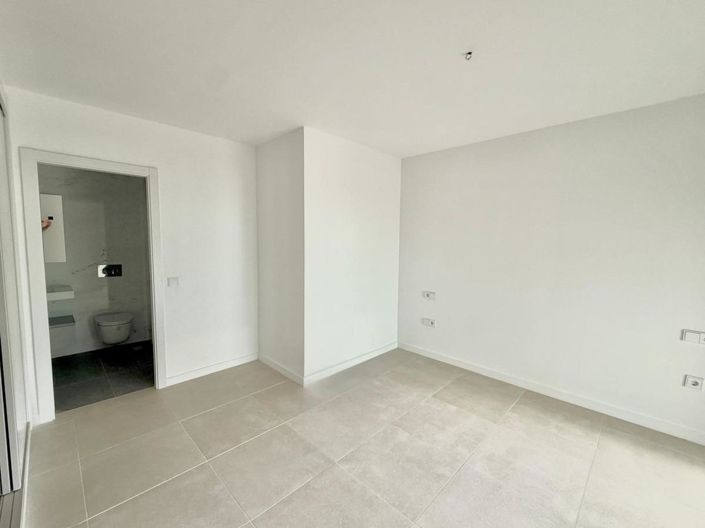 Image No.11-3 Bed Apartment for sale