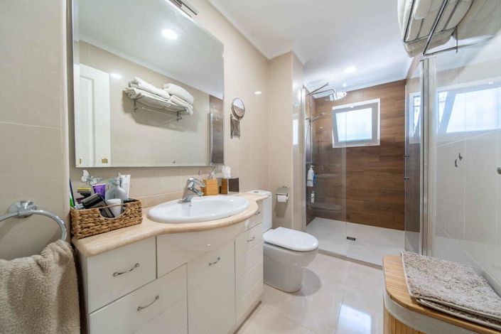 Image No.12-3 Bed Property for sale