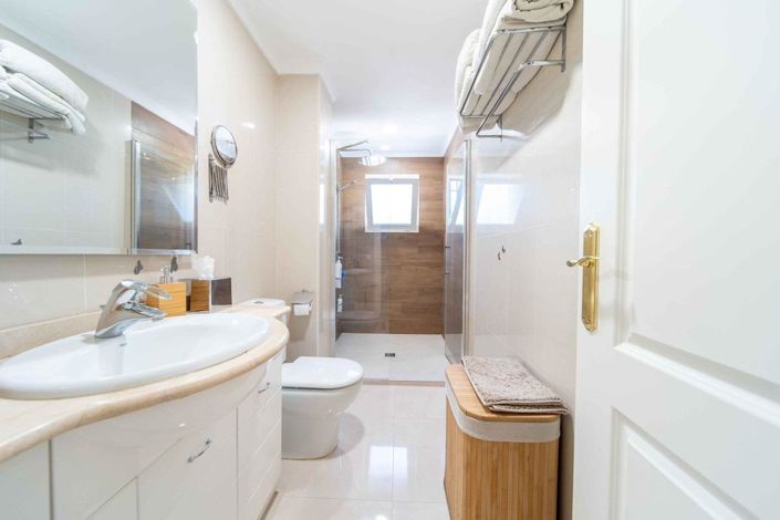 Image No.14-3 Bed Property for sale