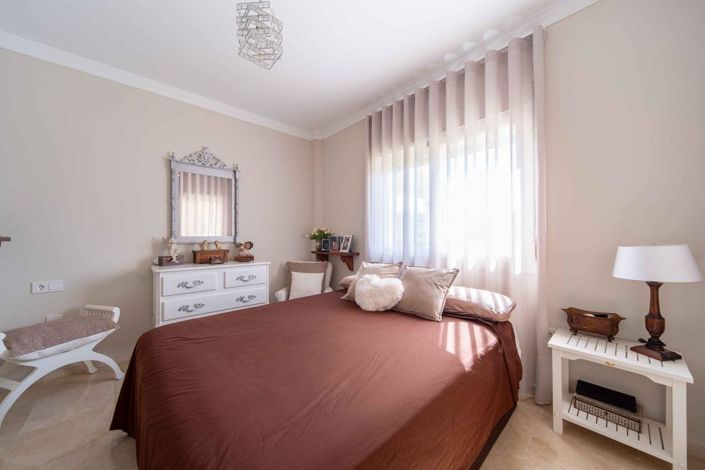 Image No.18-3 Bed Property for sale