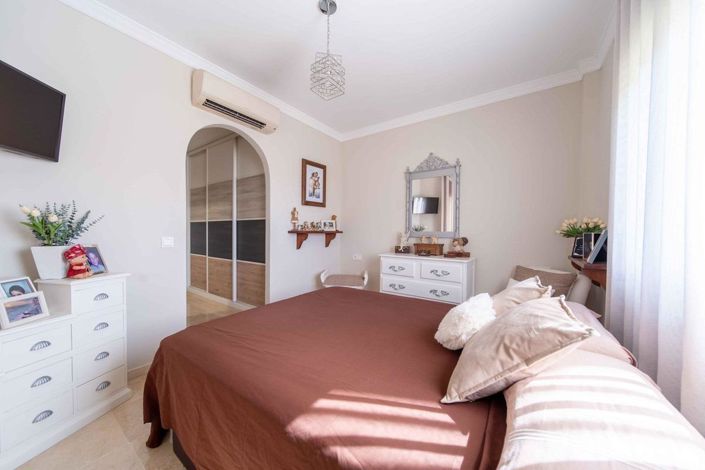 Image No.19-3 Bed Property for sale