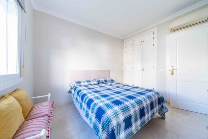 Image No.23-3 Bed Property for sale