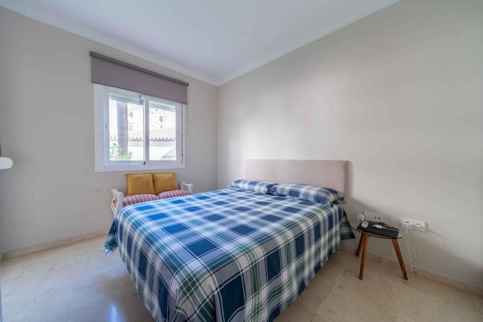 Image No.24-3 Bed Property for sale