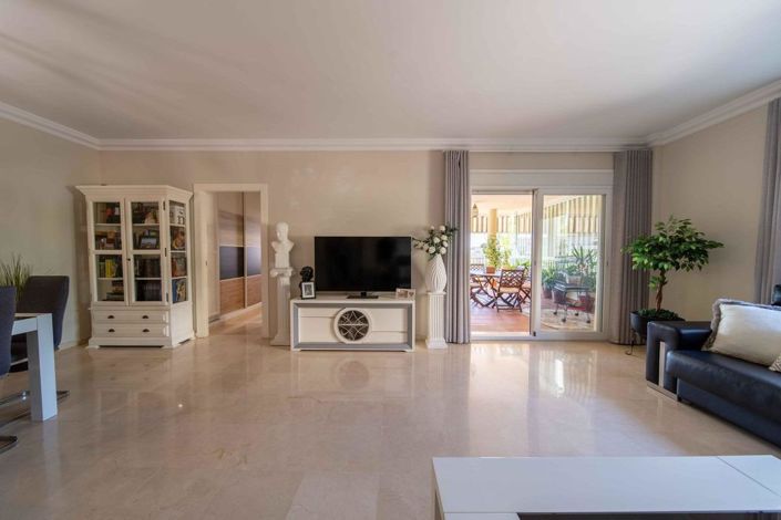 Image No.25-3 Bed Property for sale