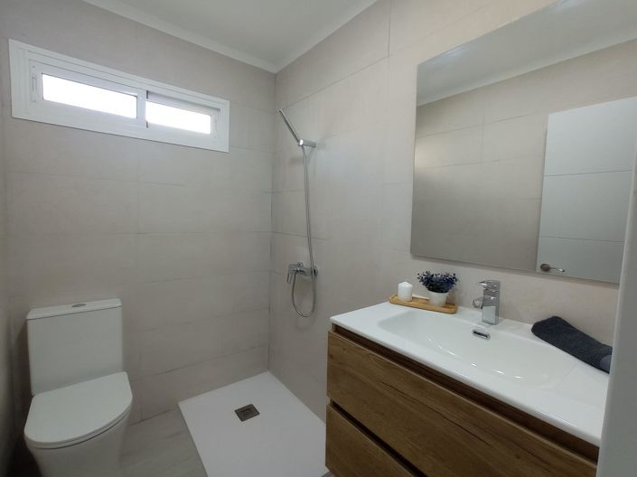 Image No.15-2 Bed Flat for sale