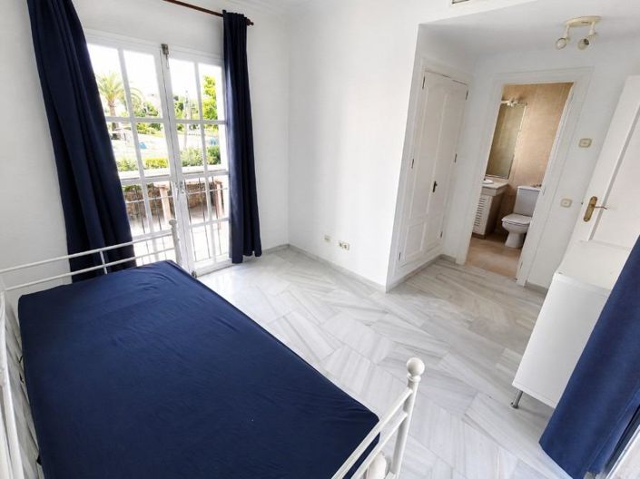 Image No.15-4 Bed Townhouse for sale