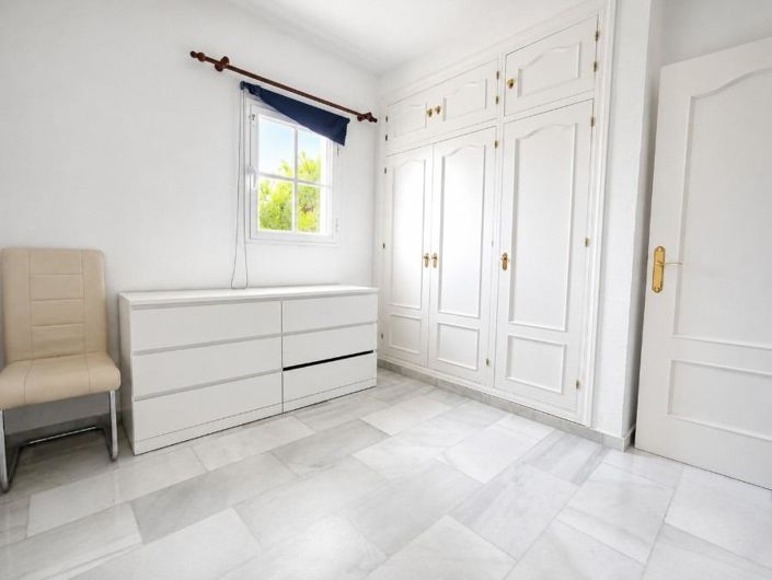 Image No.16-4 Bed Townhouse for sale