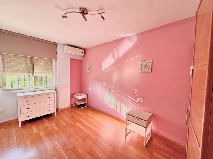 Image No.16-4 Bed Flat for sale