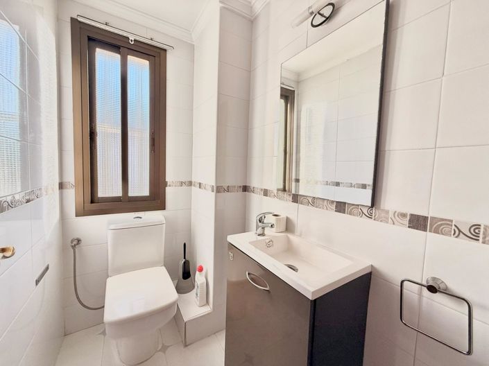 Image No.20-4 Bed Flat for sale