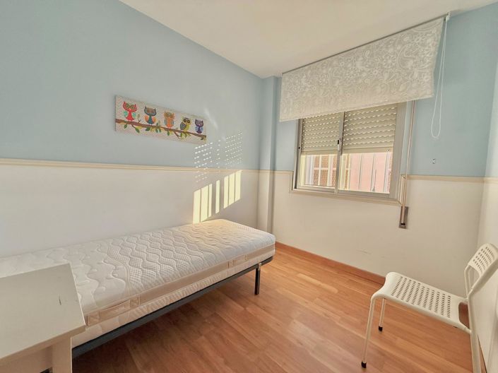 Image No.21-4 Bed Flat for sale