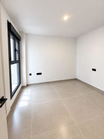 Image No.7-3 Bed Flat for sale