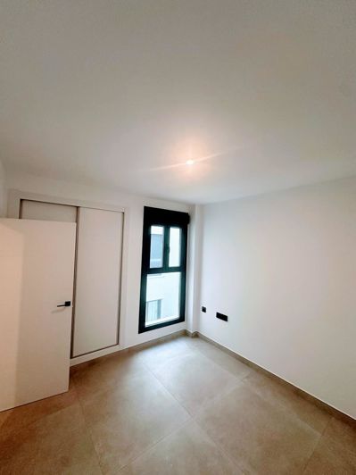 Image No.8-3 Bed Flat for sale
