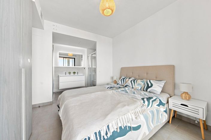 Image No.5-2 Bed Flat for sale