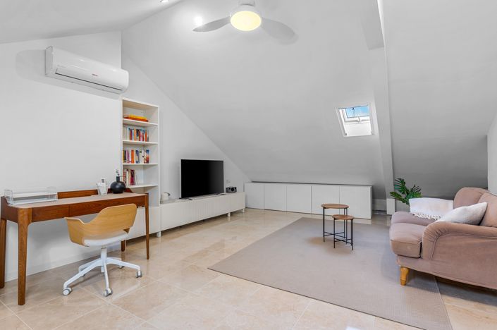 Image No.39-4 Bed Townhouse for sale