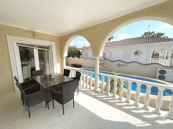 Image No.12-4 Bed Villa for sale