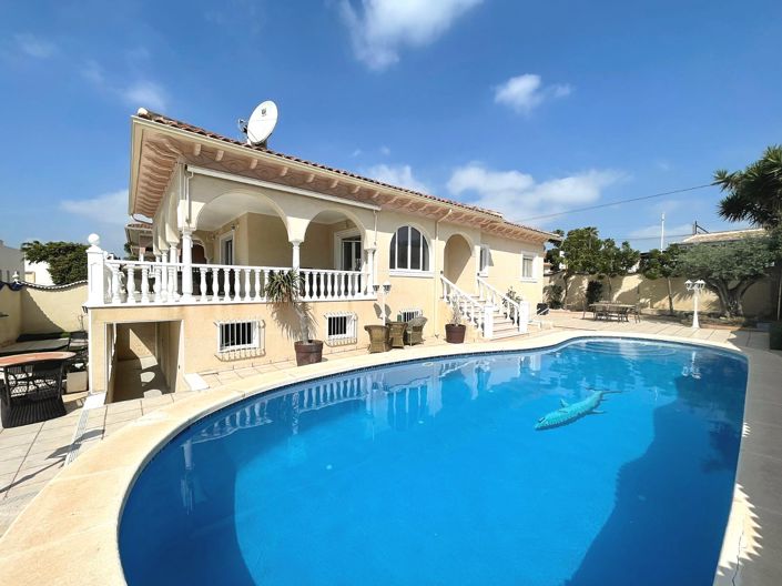 Image No.2-4 Bed Villa for sale
