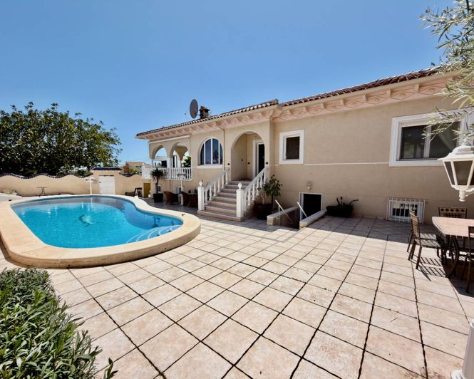 Image No.2-4 Bed Villa for sale