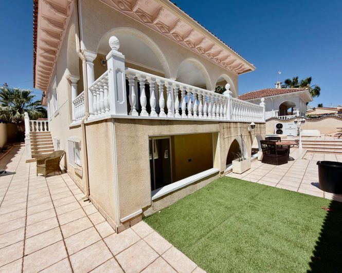 Image No.25-4 Bed Villa for sale