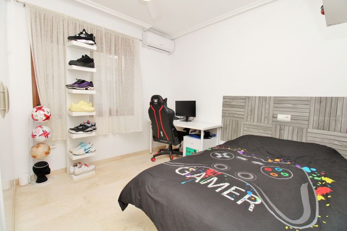 Image No.14-3 Bed Townhouse for sale