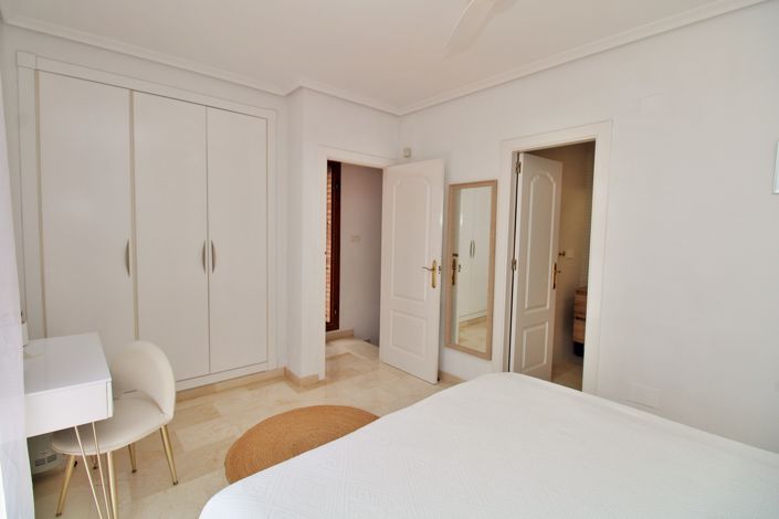 Image No.17-3 Bed Townhouse for sale