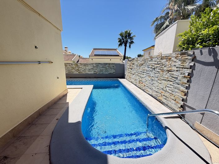 Image No.48-4 Bed Villa for sale