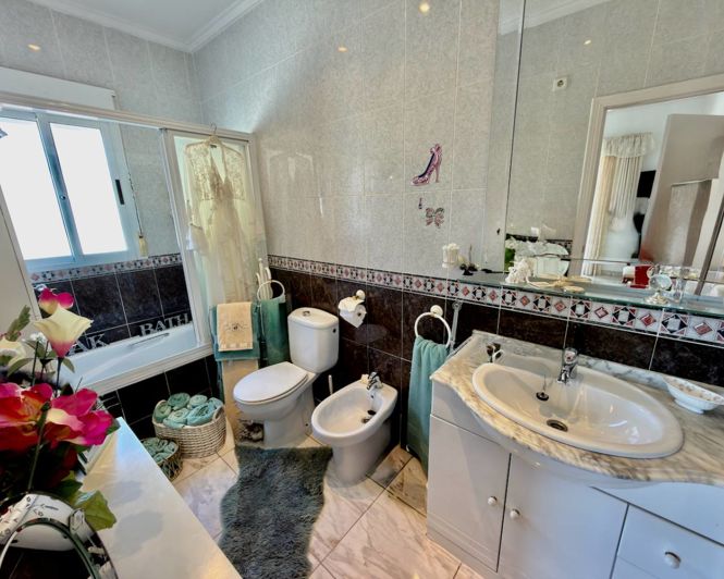 Image No.13-5 Bed Villa for sale