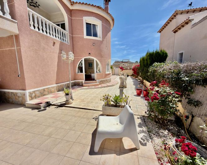 Image No.25-5 Bed Villa for sale