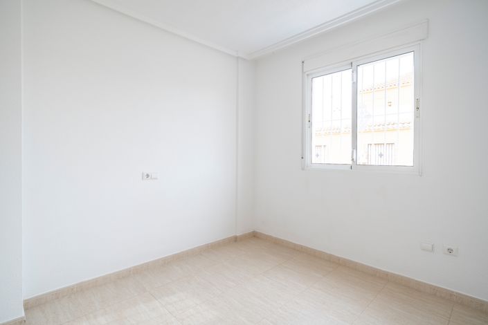 Image No.12-3 Bed Villa for sale