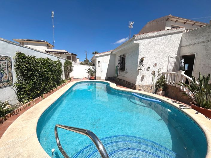 Image No.2-4 Bed Villa for sale