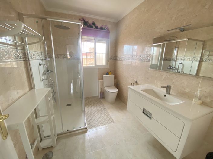 Image No.18-2 Bed Townhouse for sale