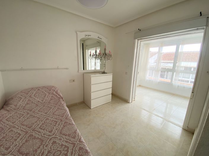 Image No.19-2 Bed Townhouse for sale