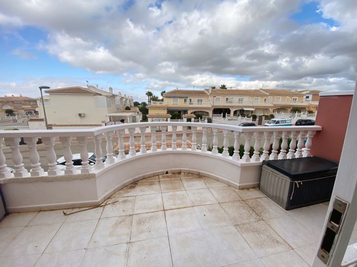 Image No.25-2 Bed Townhouse for sale