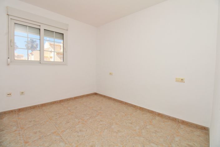 Image No.13-2 Bed Townhouse for sale