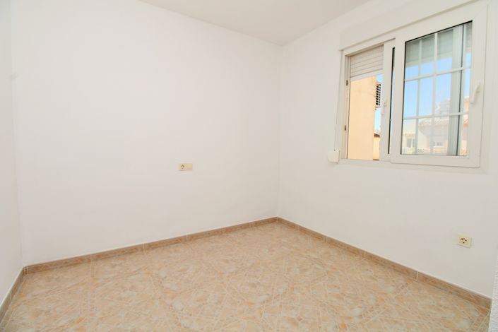 Image No.16-2 Bed Townhouse for sale