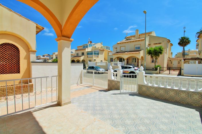 Image No.20-2 Bed Townhouse for sale