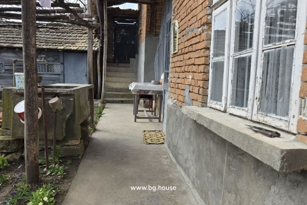 Image No.25-3 Bed House for sale