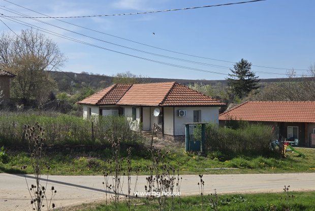 Image No.5-2 Bed House for sale