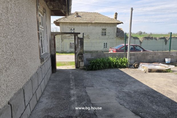 Image No.4-2 Bed House for sale