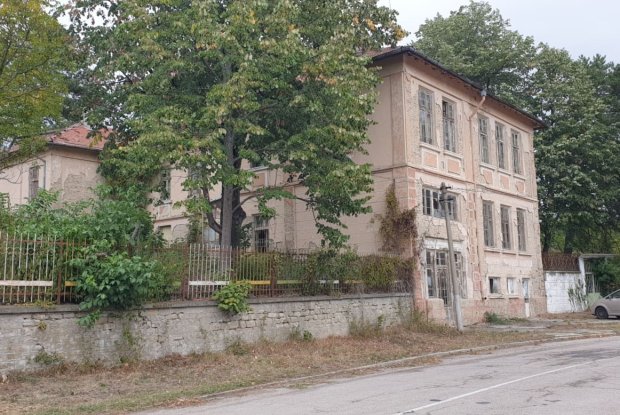 Image No.4-4 Bed Property for sale