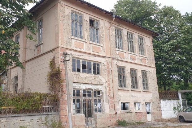 Image No.6-4 Bed Property for sale
